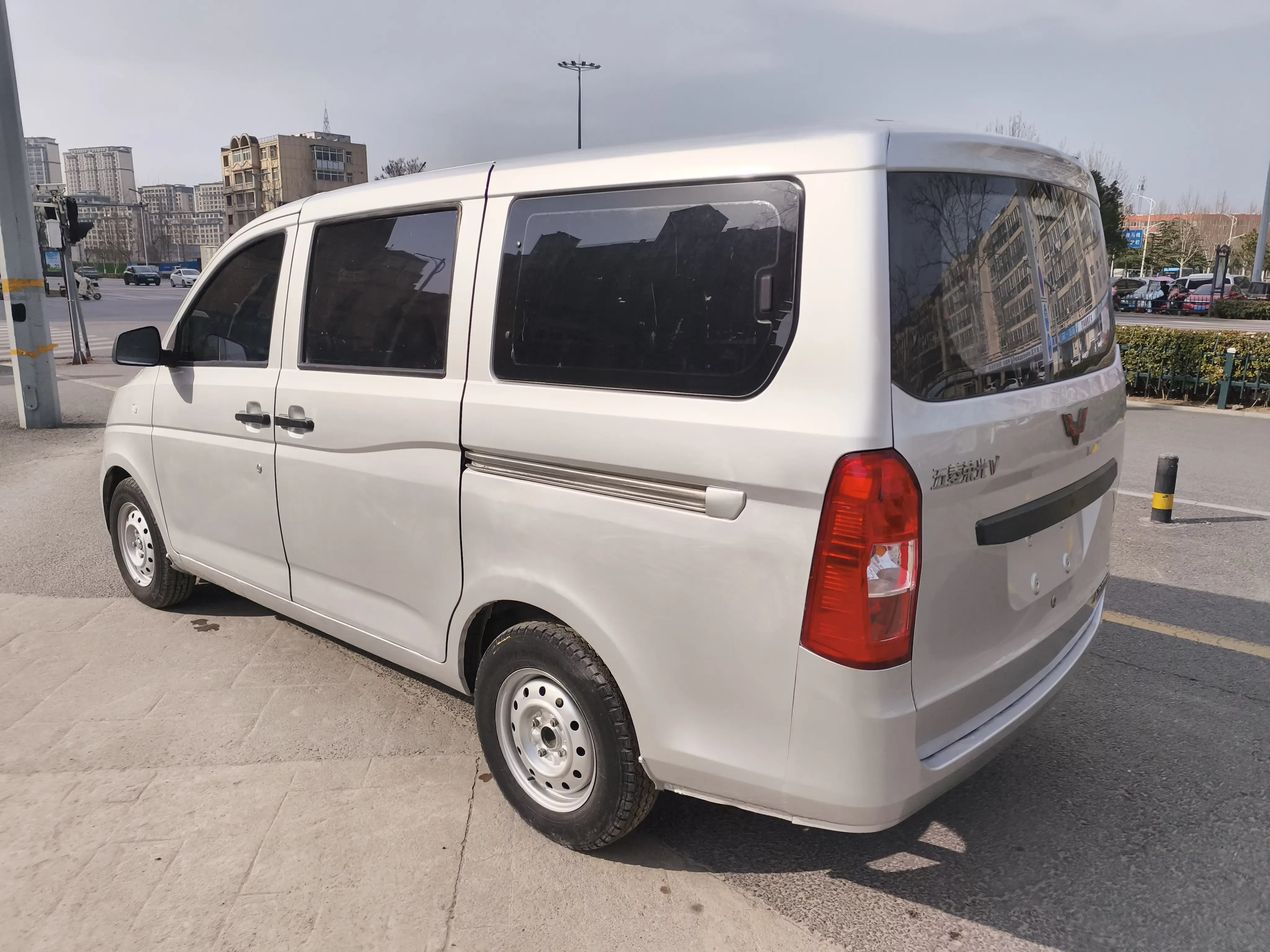 Wuling Rongguang V