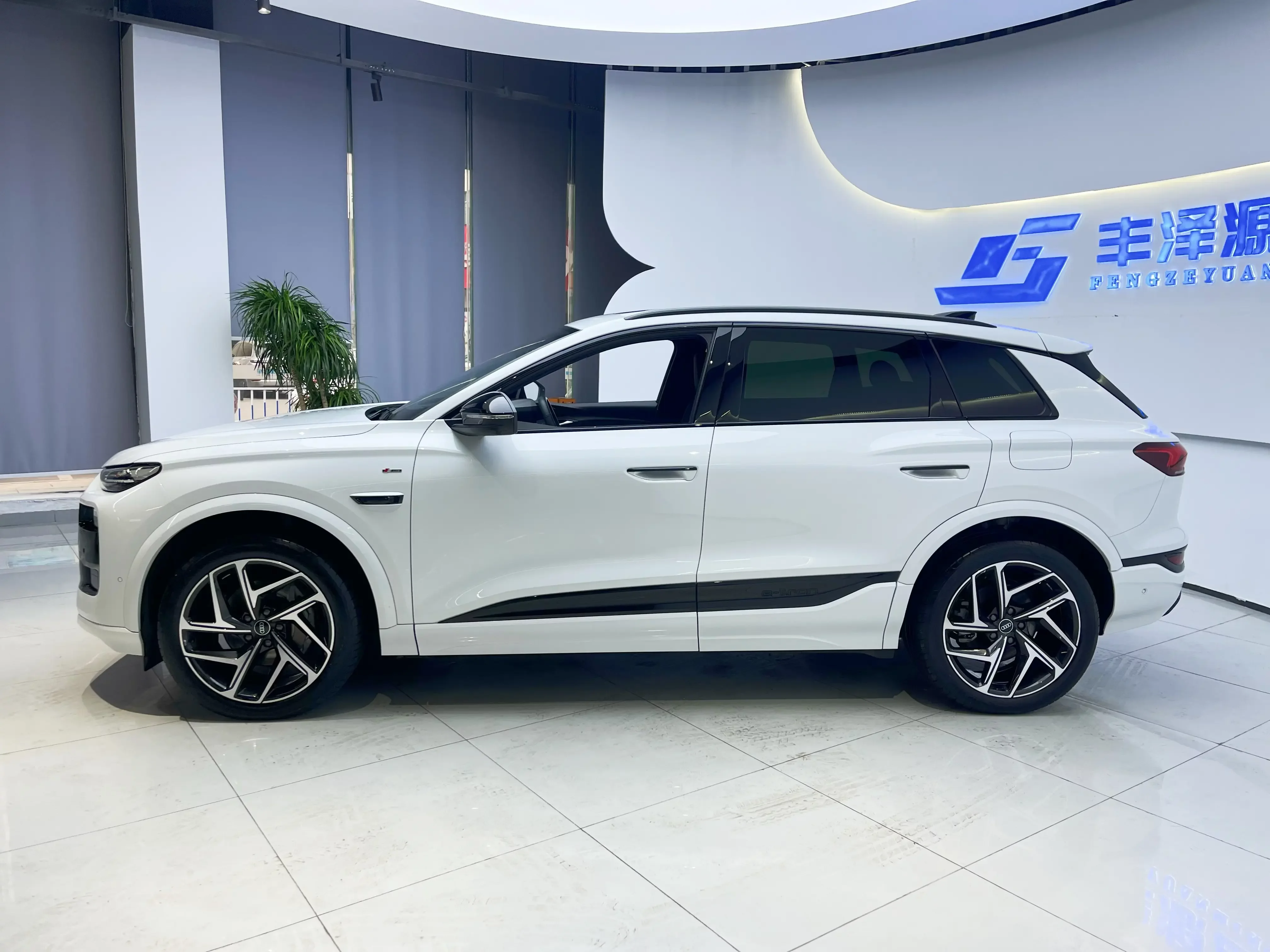 Audi Q6L e-tron