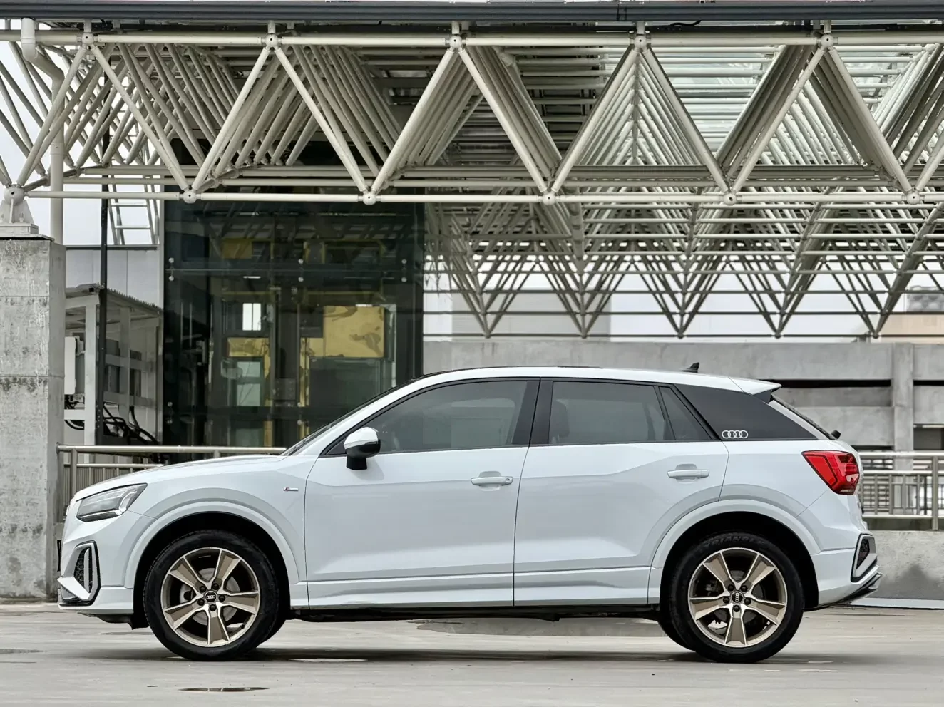 Audi Q2L