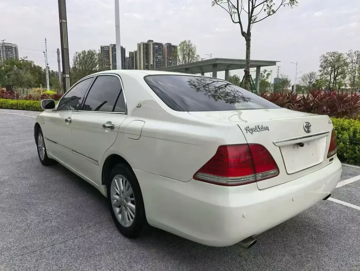 Toyota crown