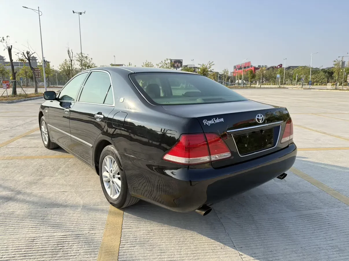Toyota crown