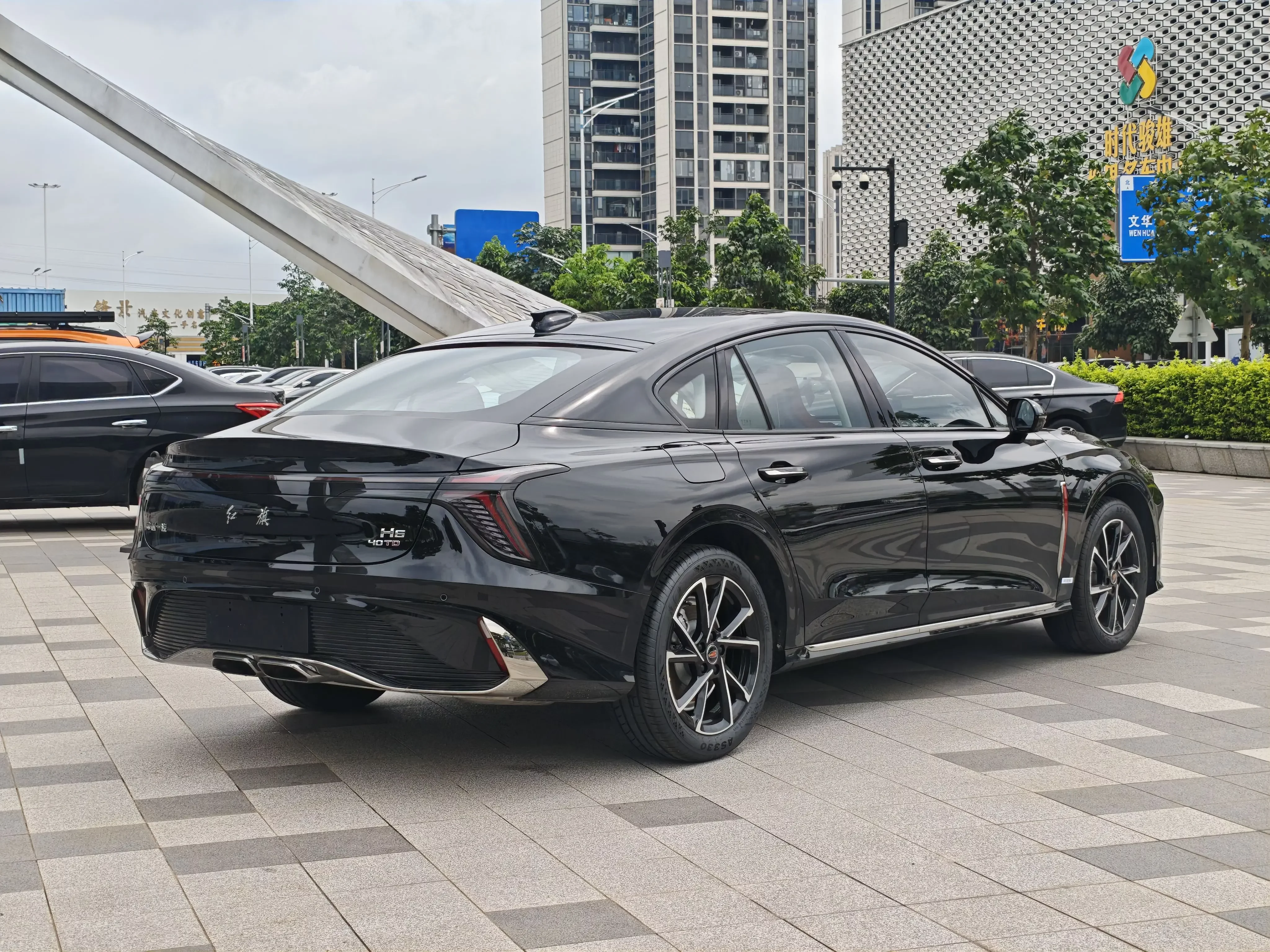 Hongqi H6