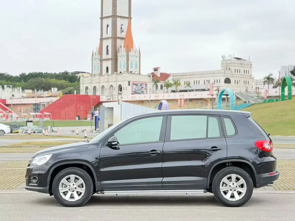 Volkswagen Tiguan (Tharu)