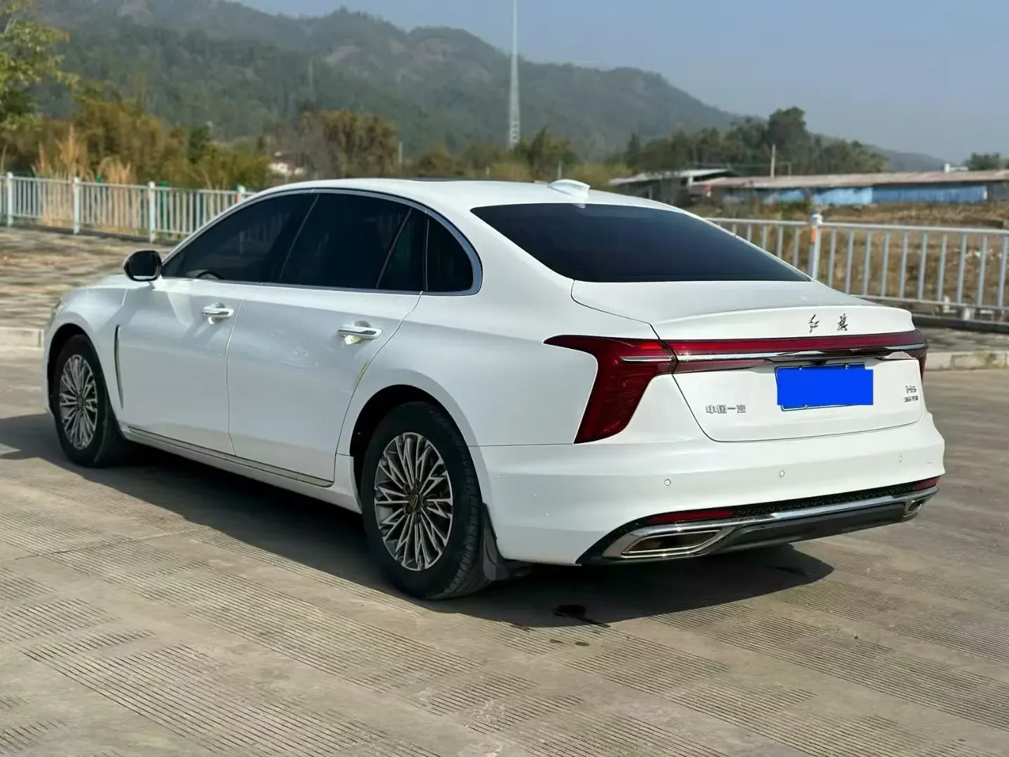 Hongqi H5