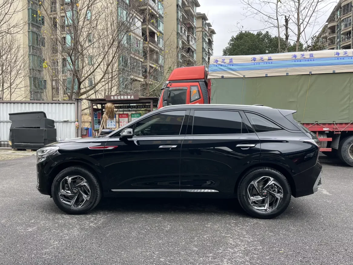 Hongqi HS3