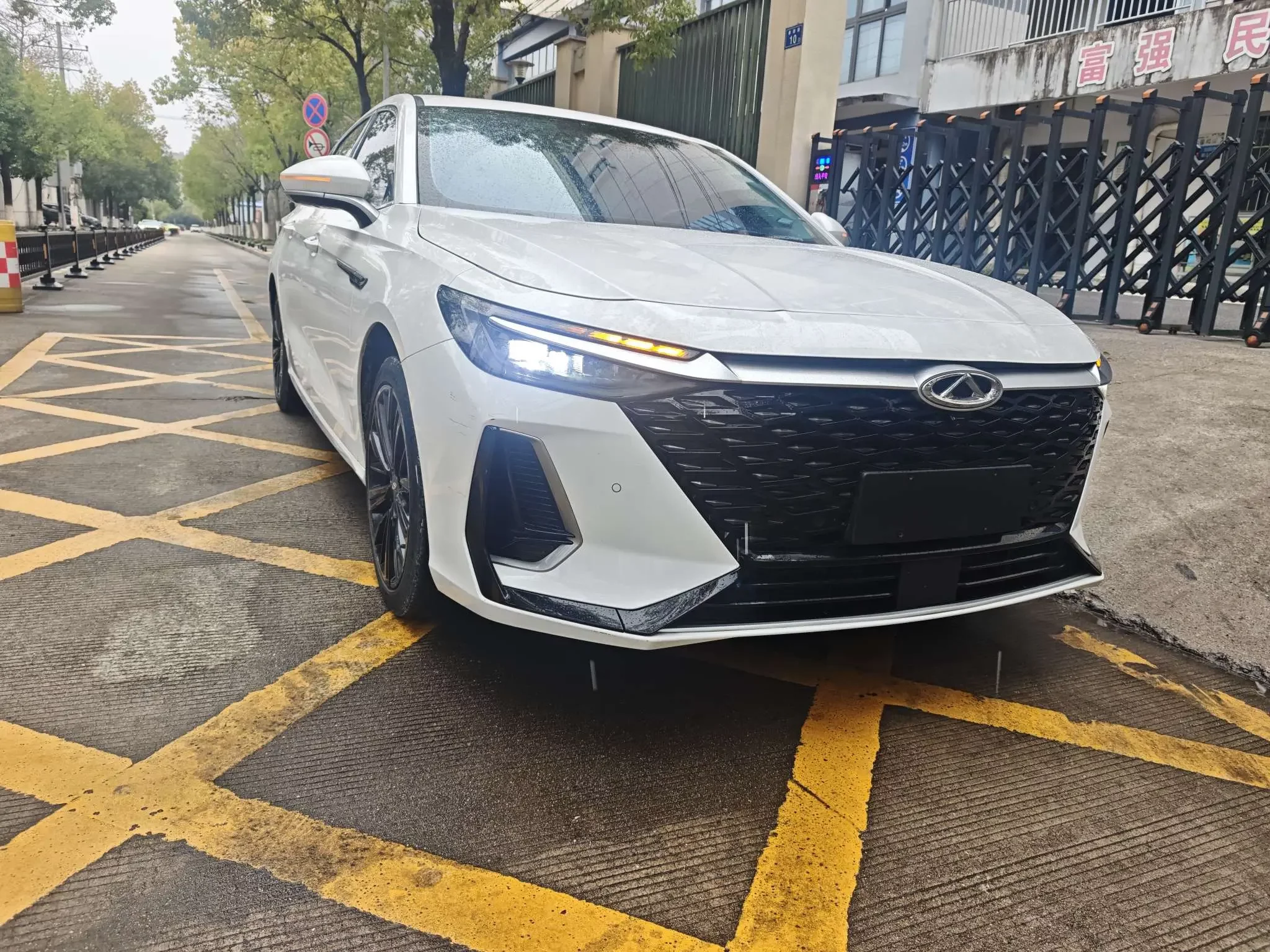 Chery Arrizo 8