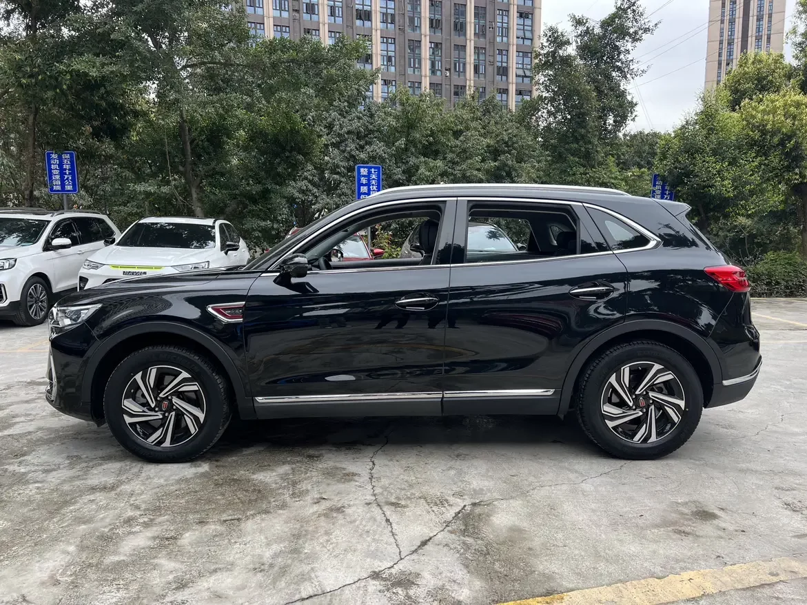 Hongqi HS5