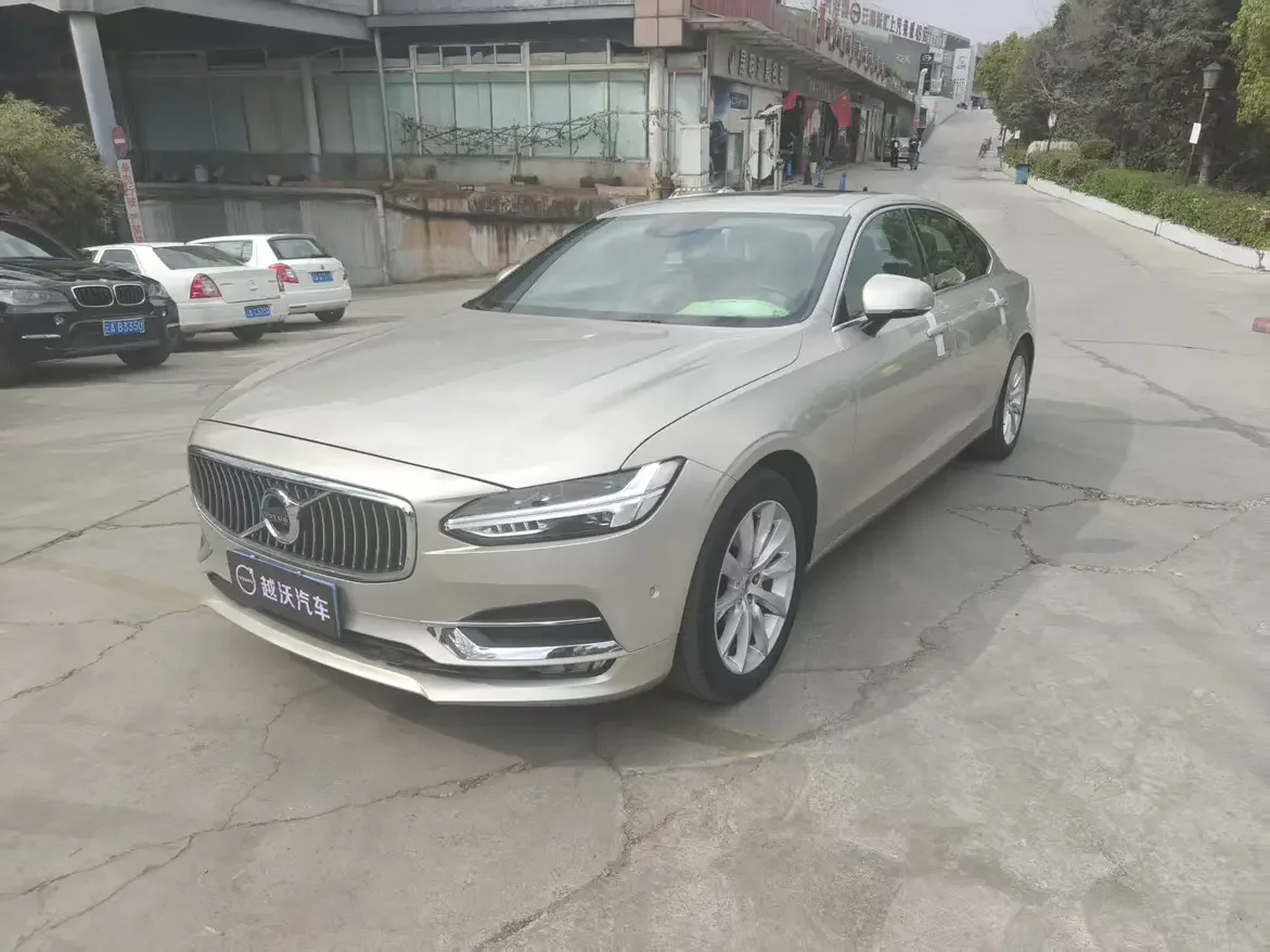 Volvo S90