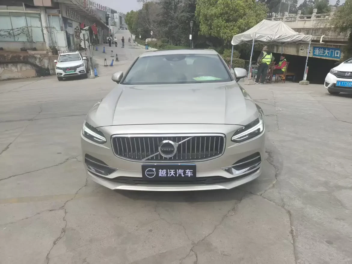 Volvo S90