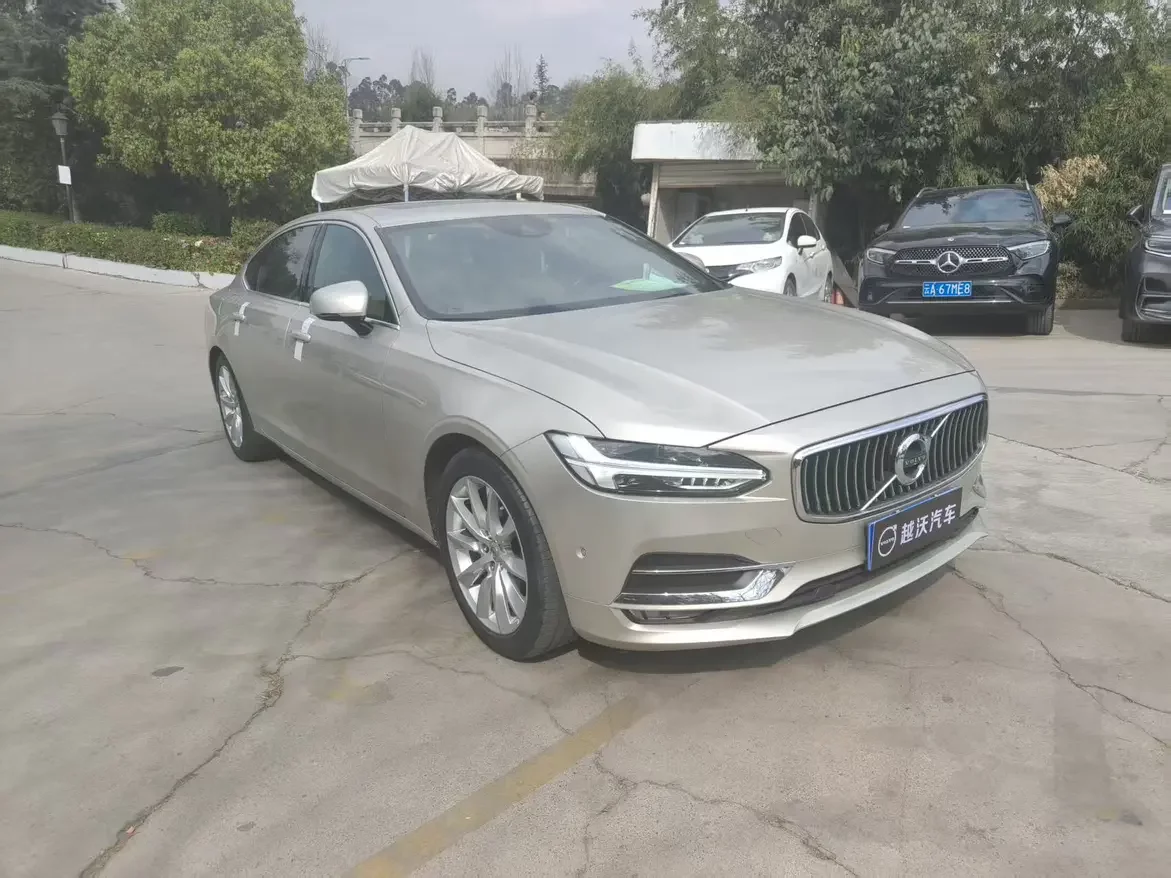 Volvo S90