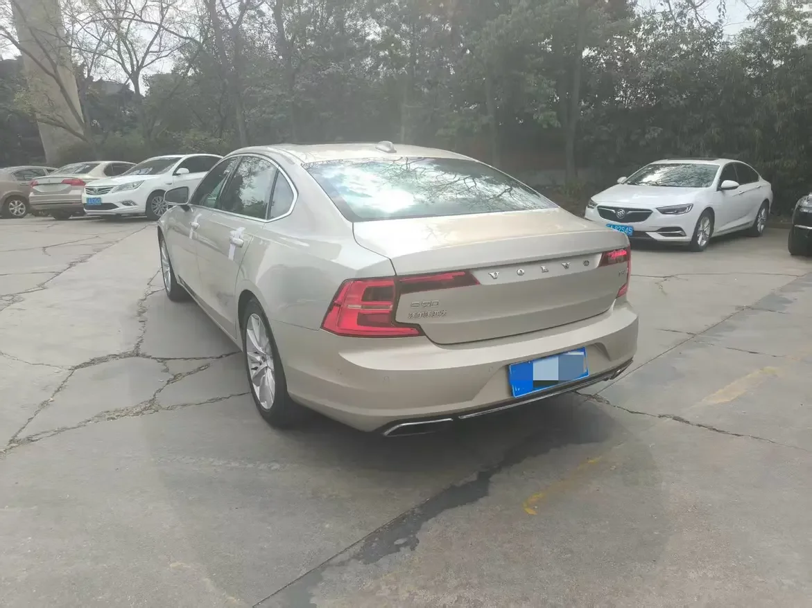 Volvo S90