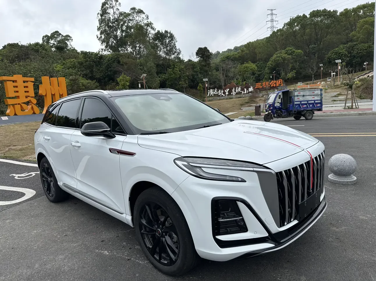 Hongqi HS3 PHEV
