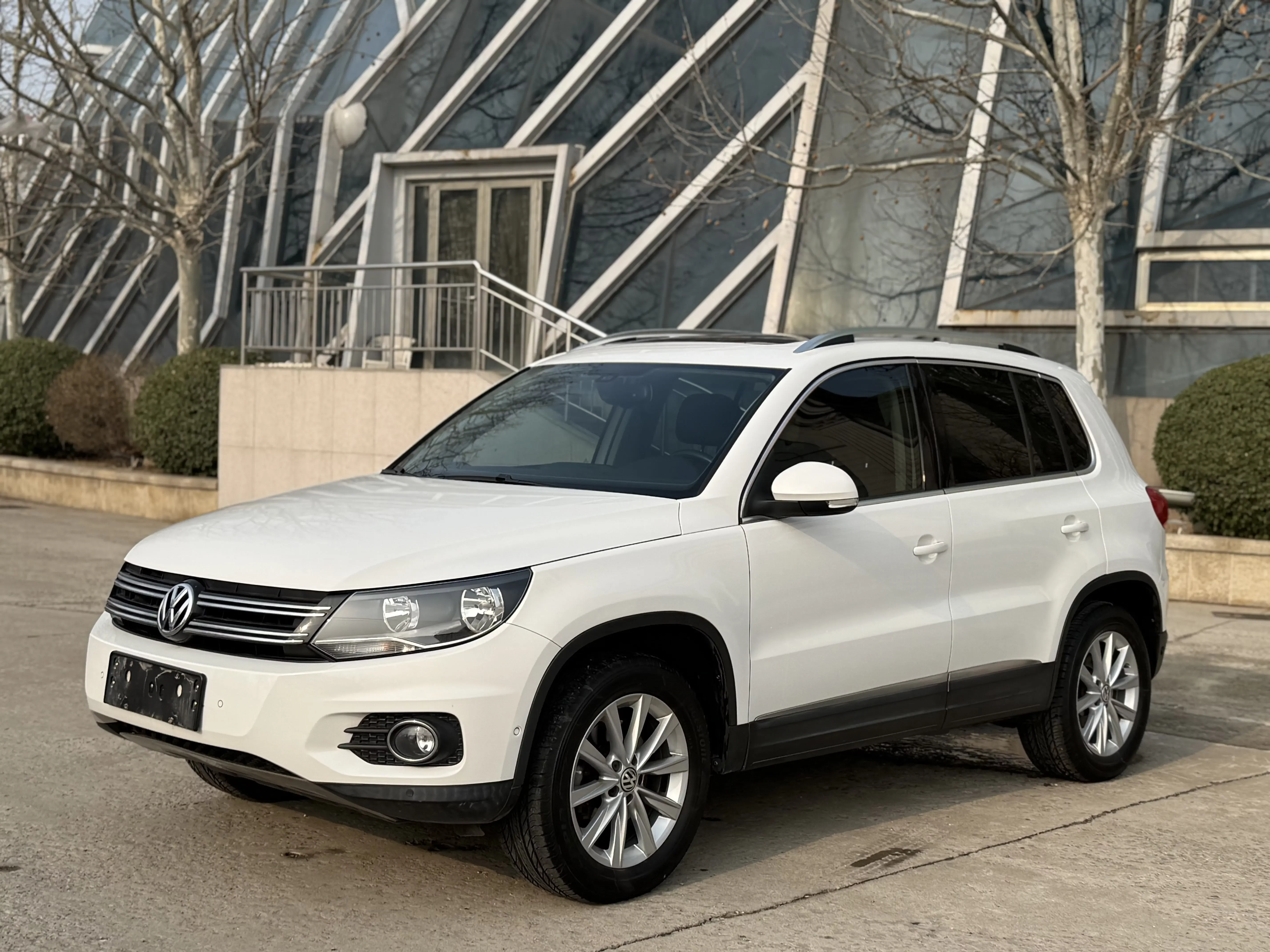 Volkswagen Tiguan (Tharu)