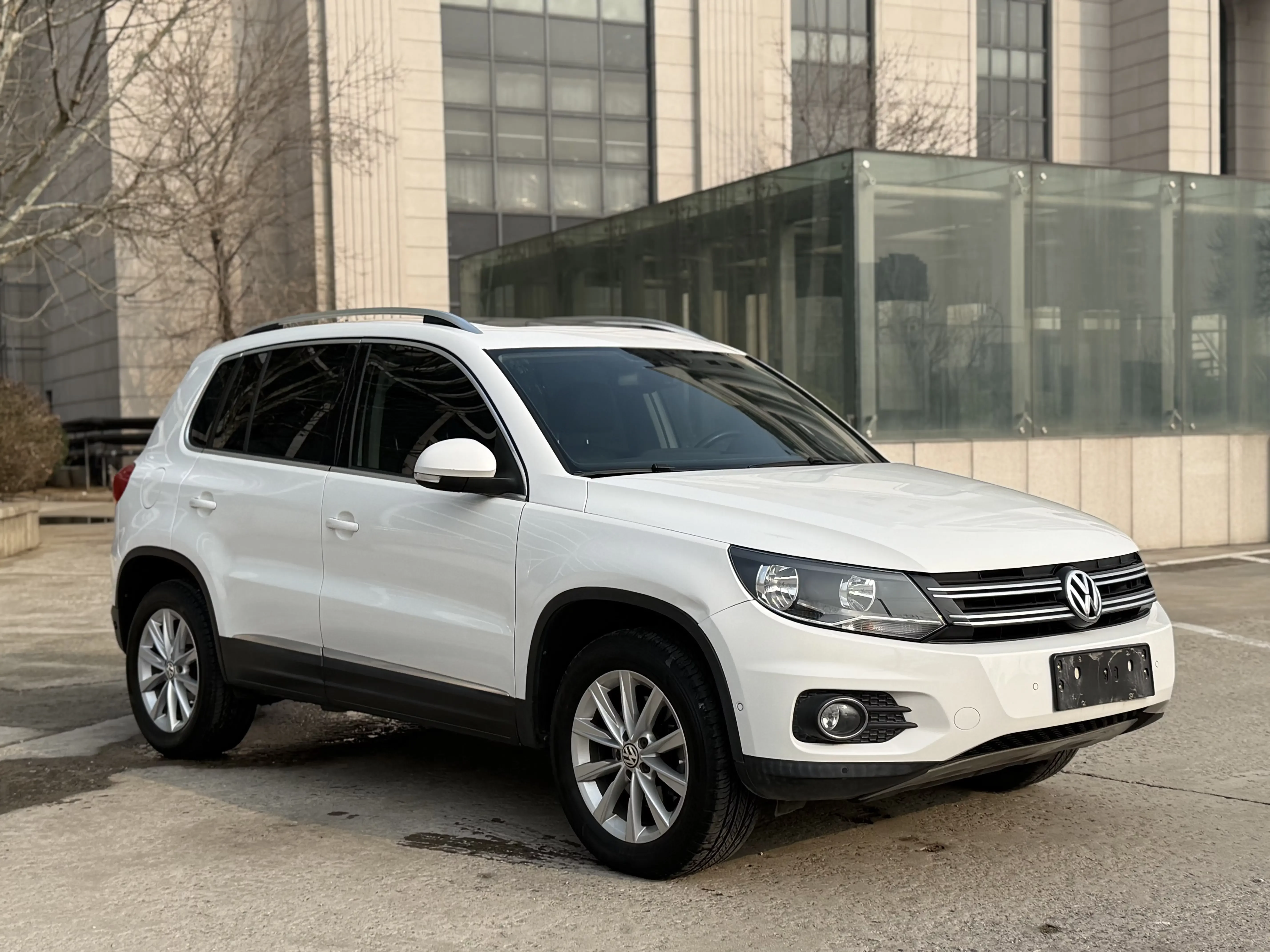 Volkswagen Tiguan (Tharu)