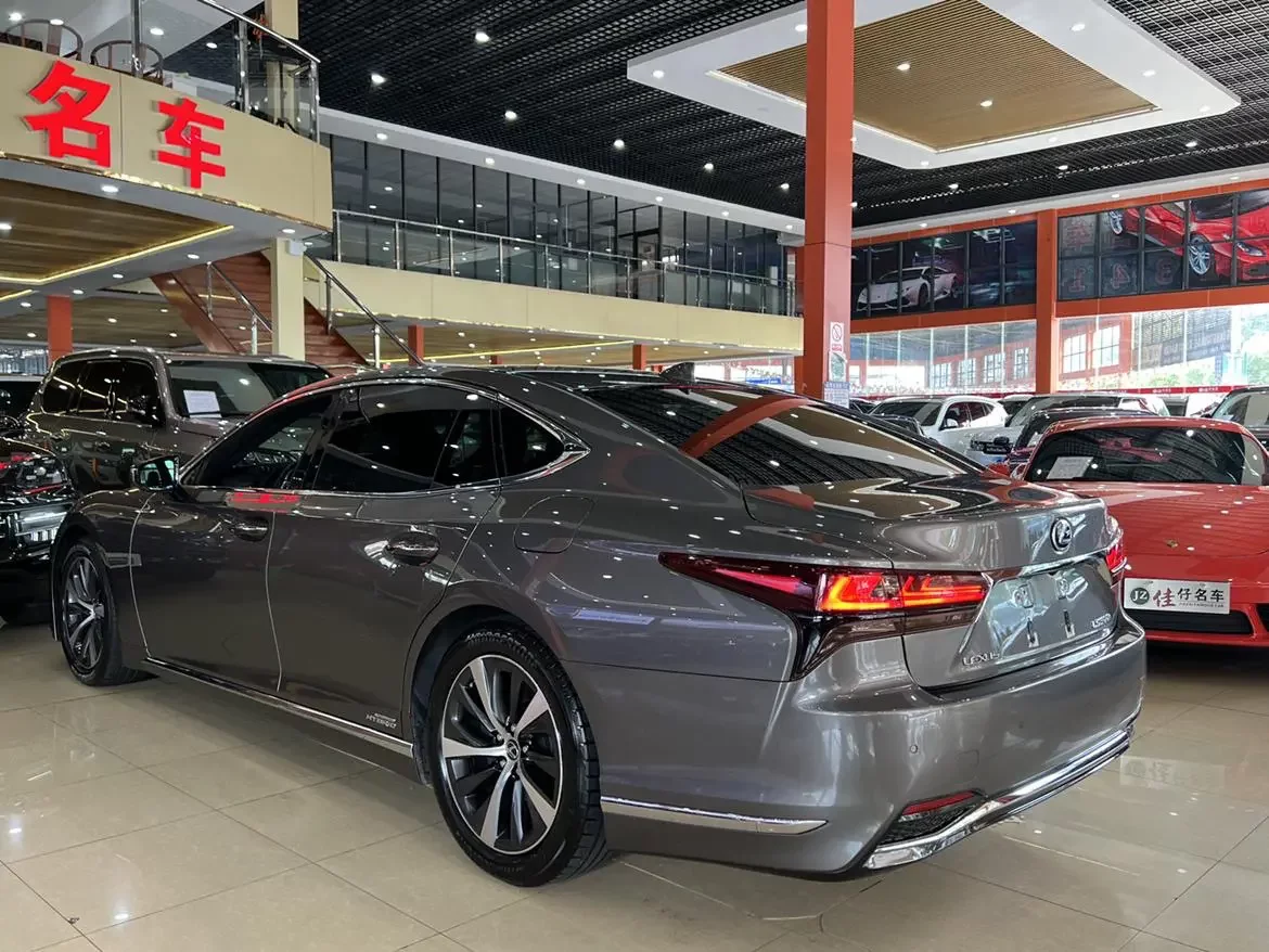 Lexus LS