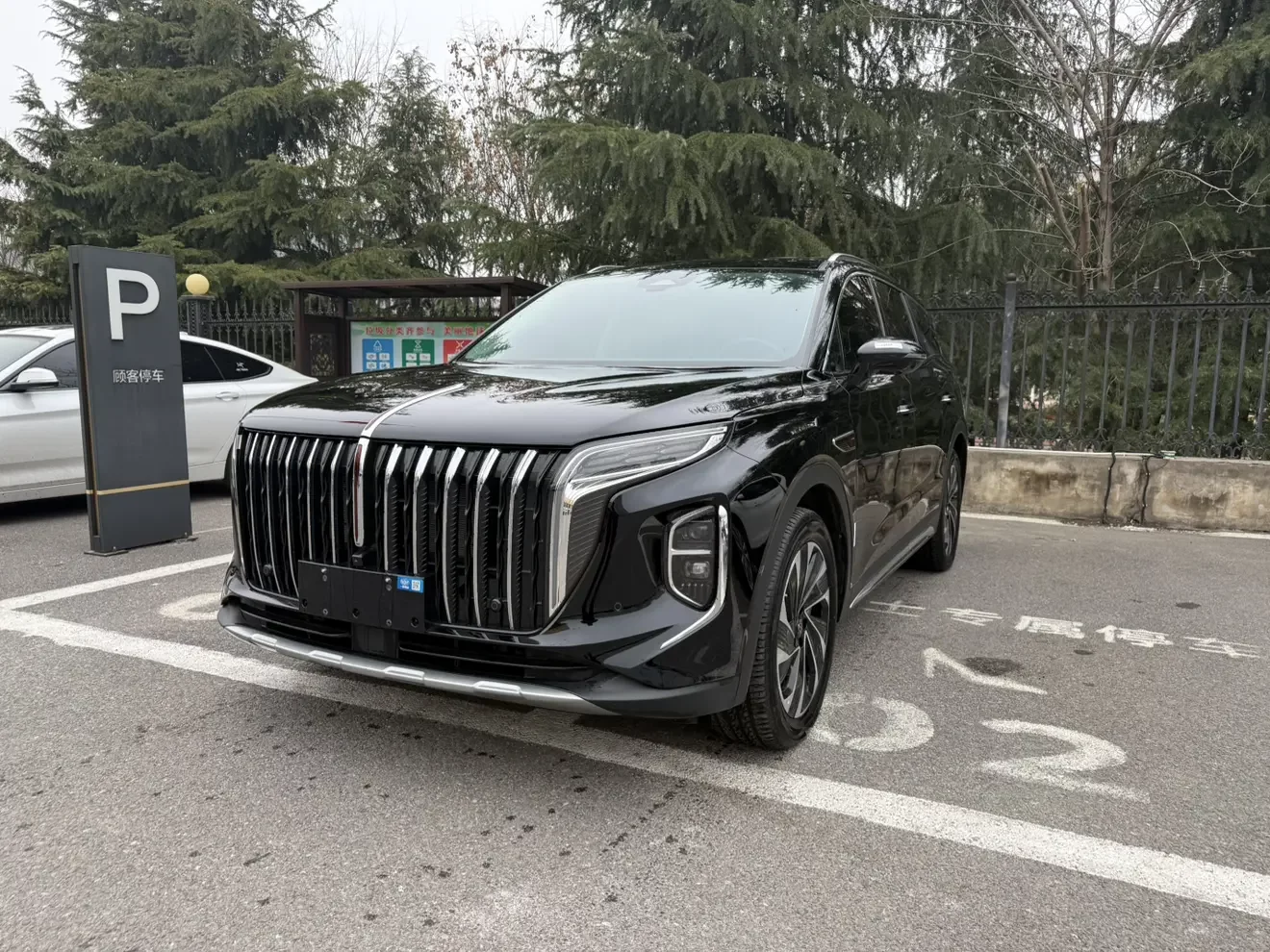 Hongqi HS7 PHEV