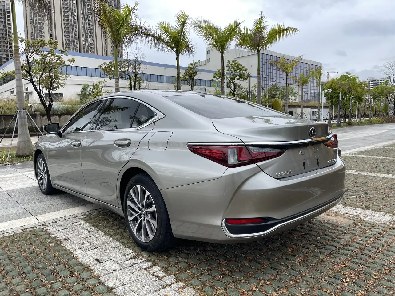 Lexus ES