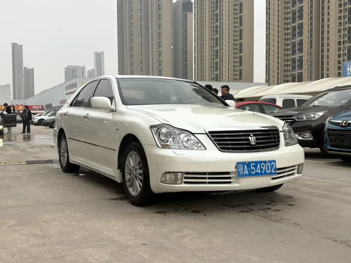 Toyota crown
