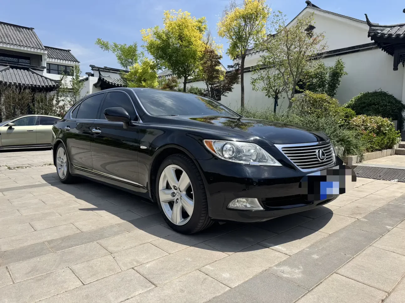 Lexus LS