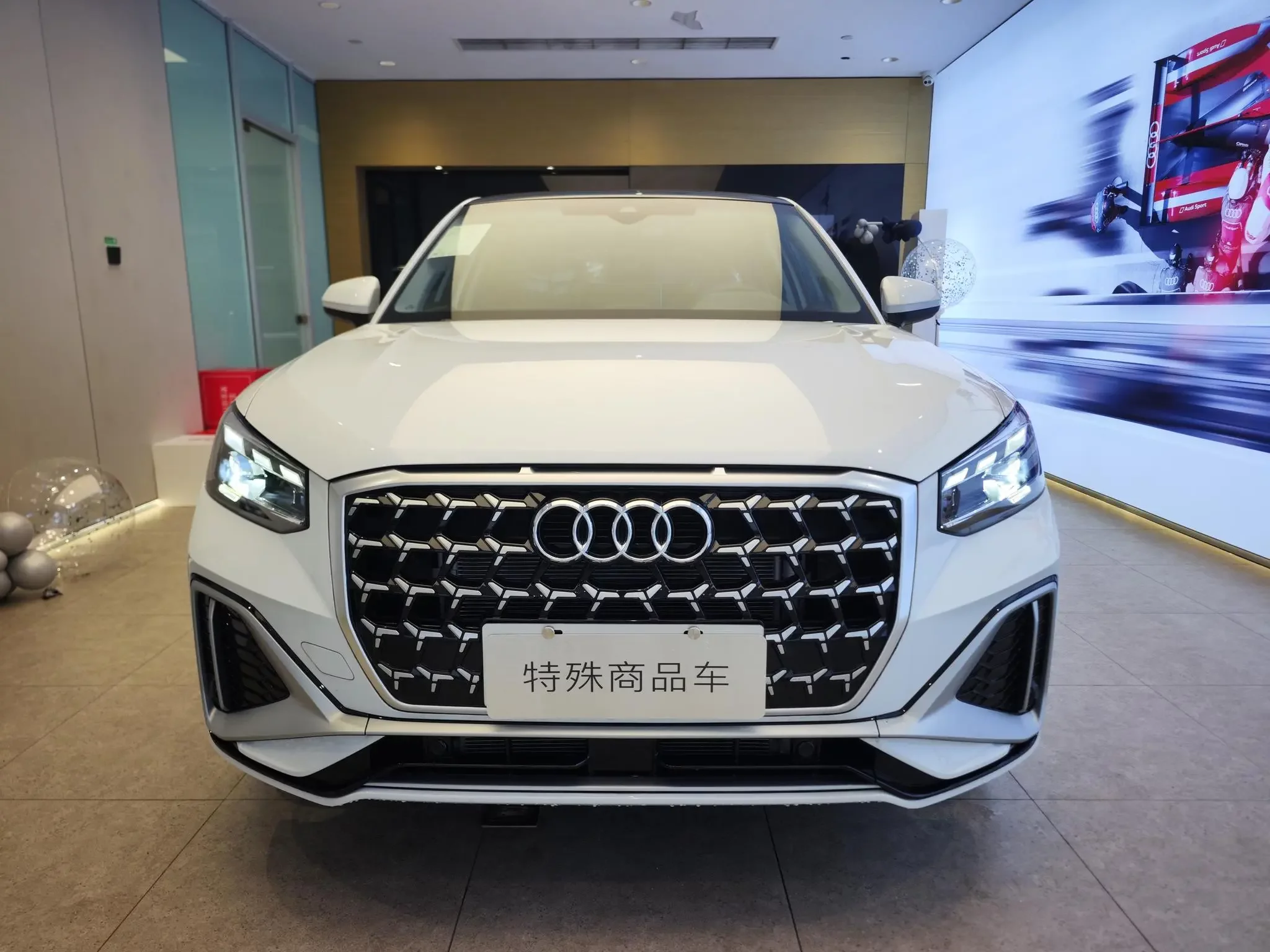 Audi Q2L