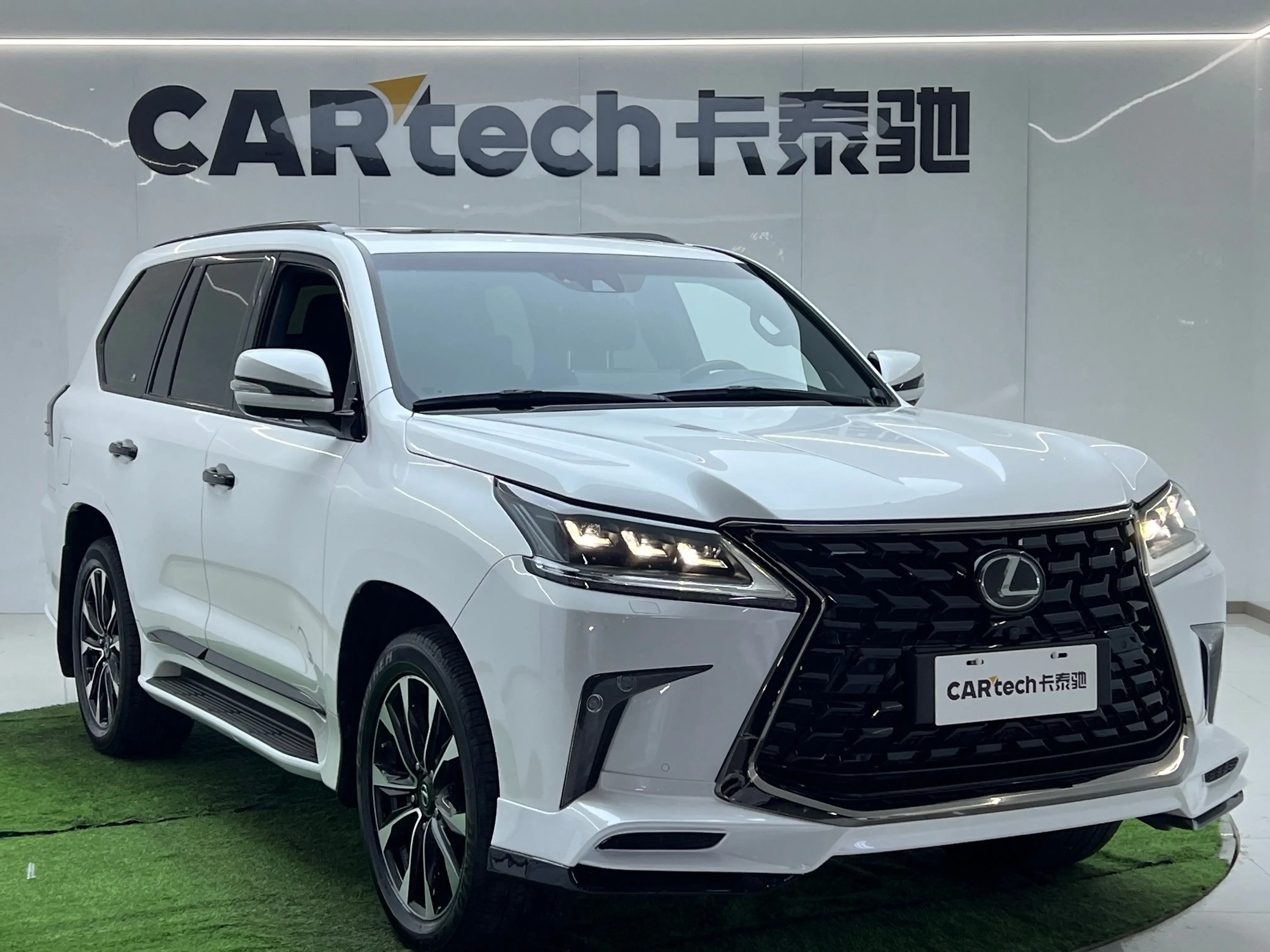 Lexus LX