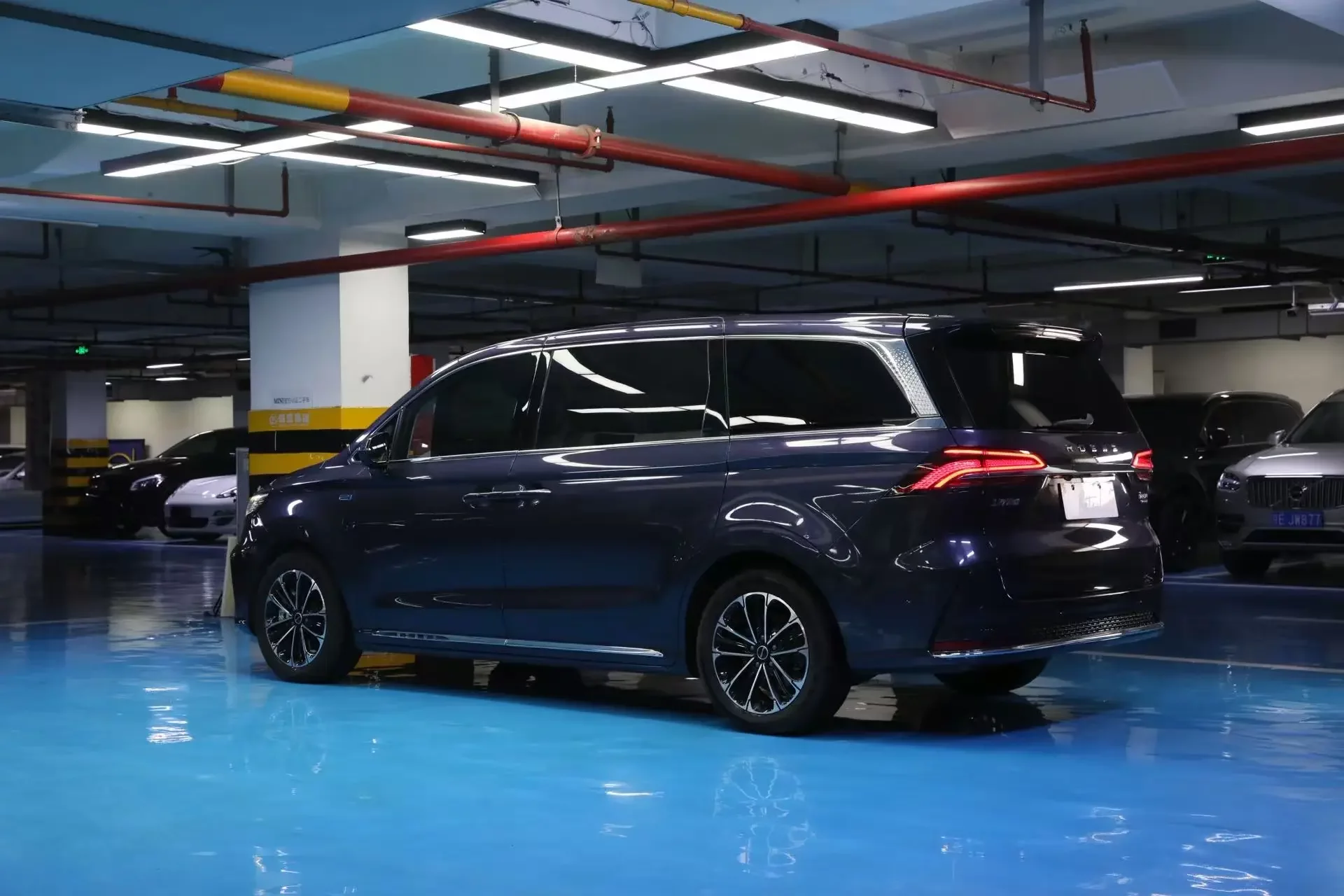 Roewe iMAX8