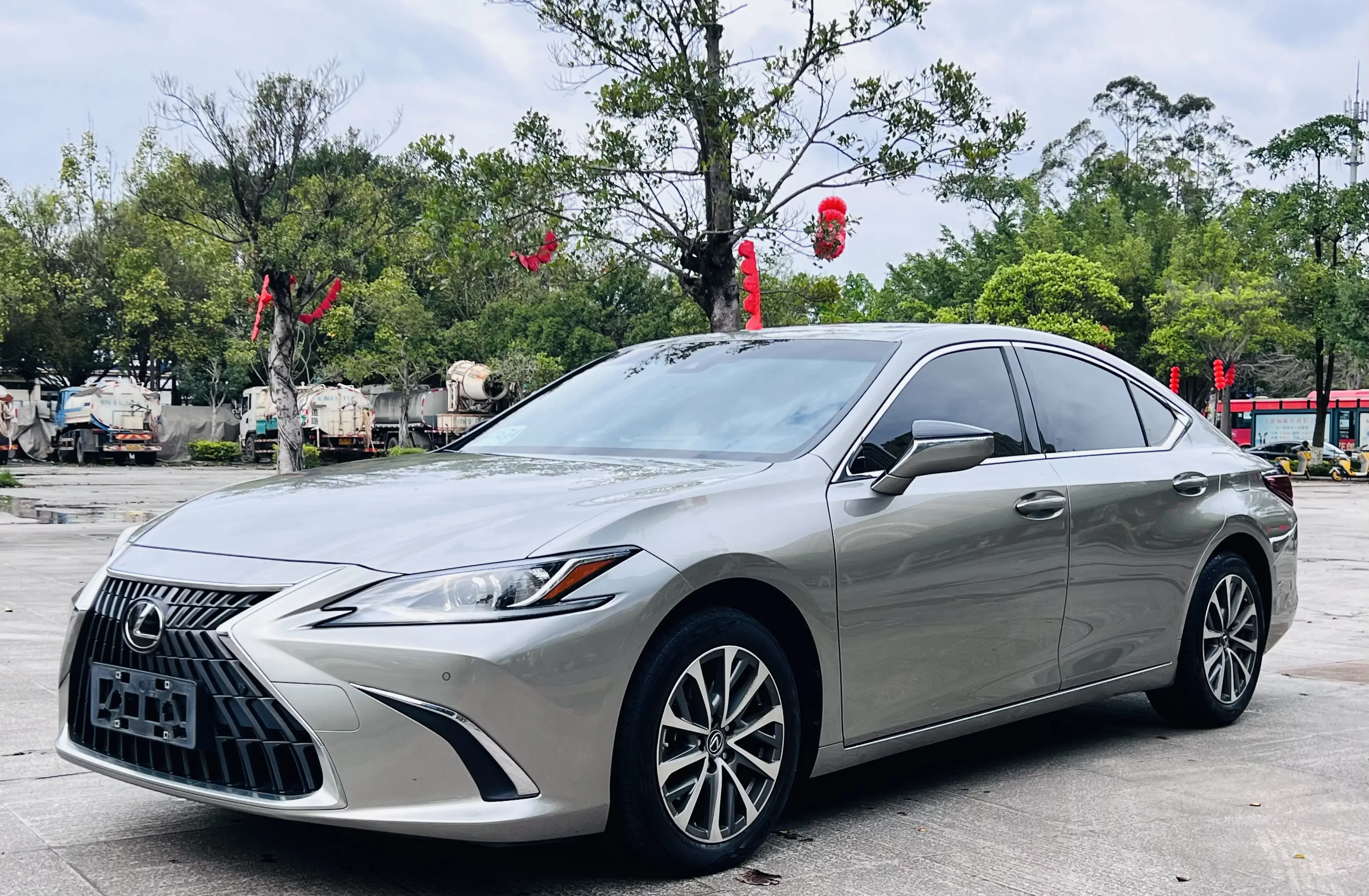 Lexus ES