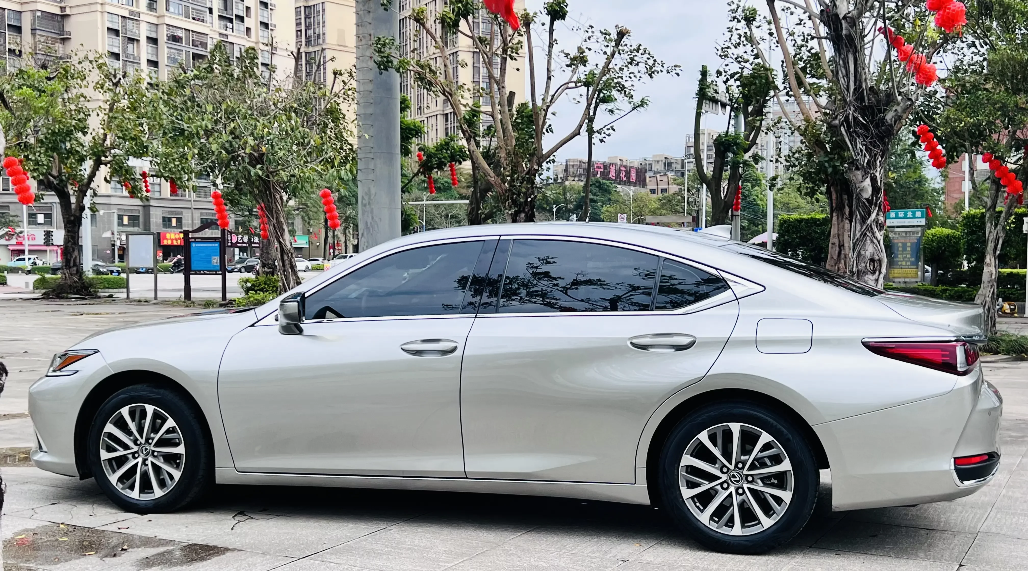 Lexus ES