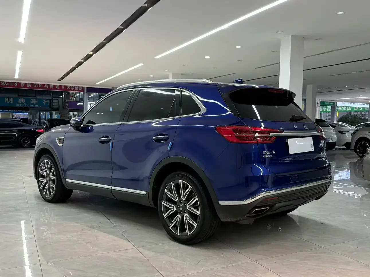Hongqi HS5