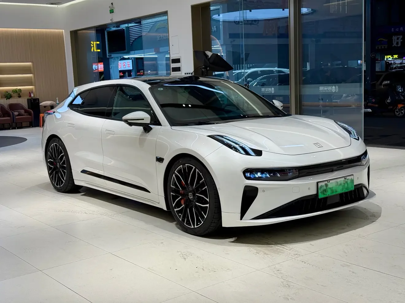 ZEEKR 001