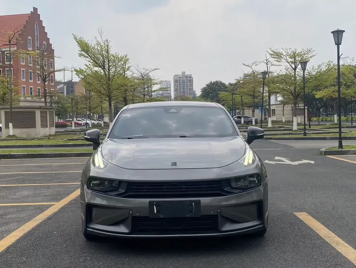 Lynk & Co 03