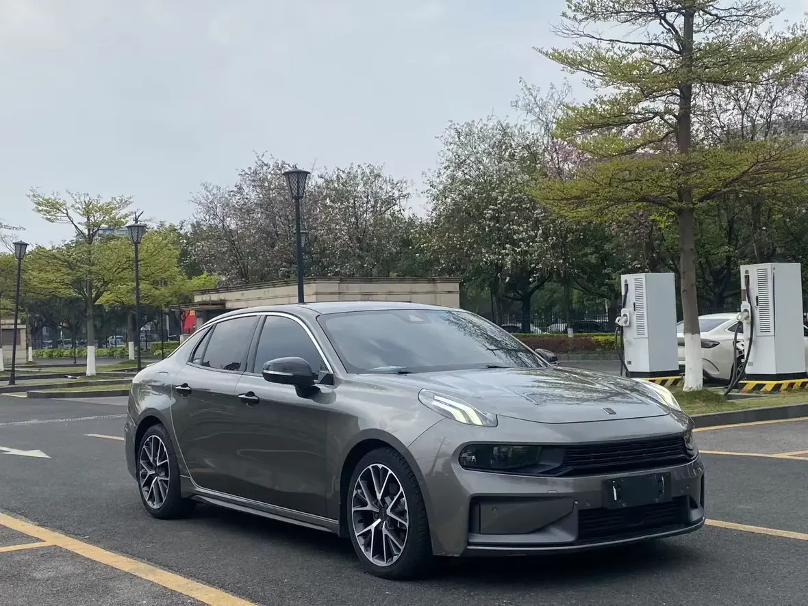Lynk & Co 03