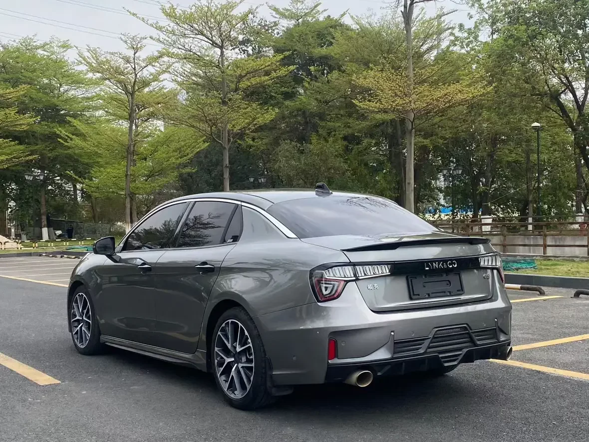 Lynk & Co 03