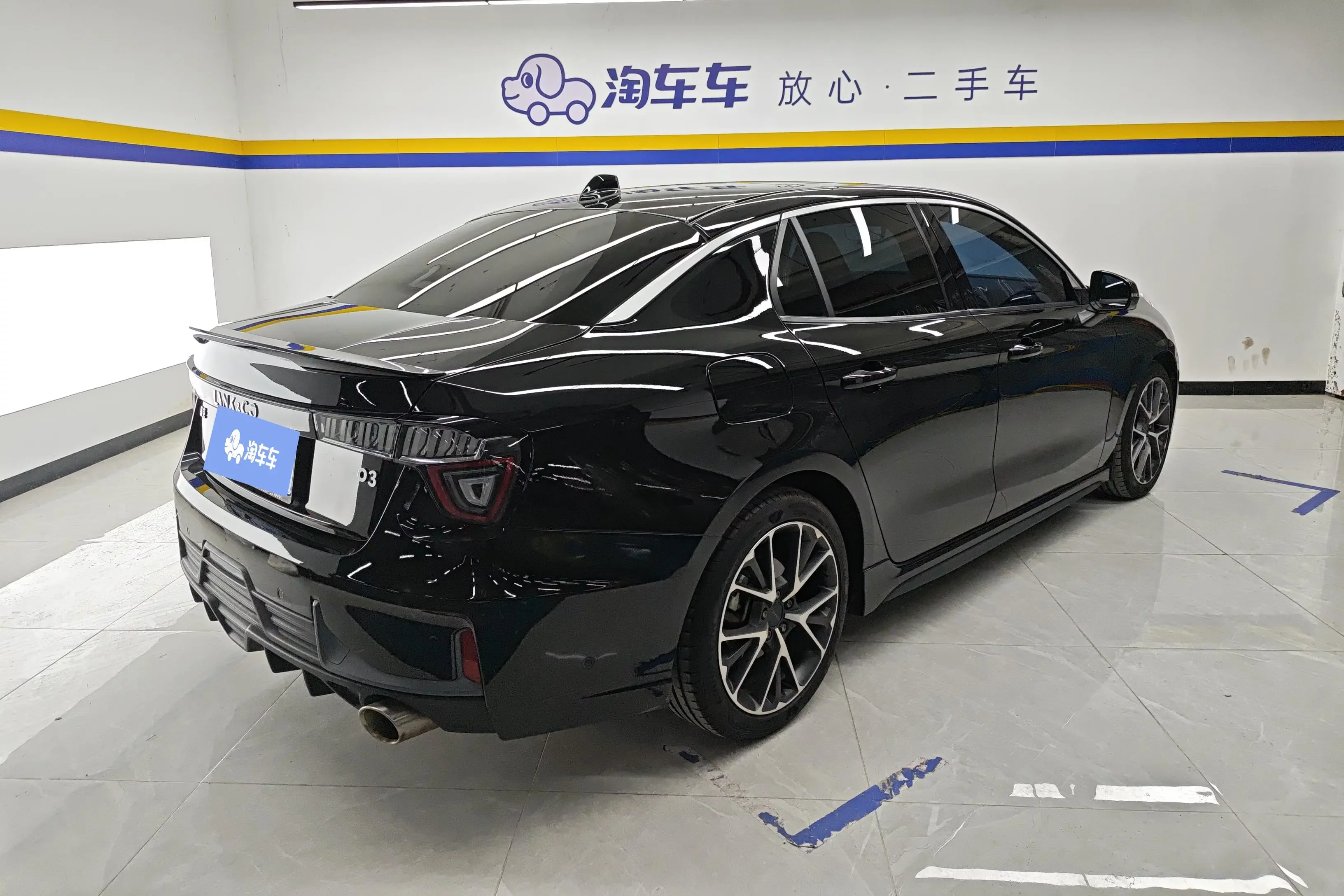 Lynk & Co 03