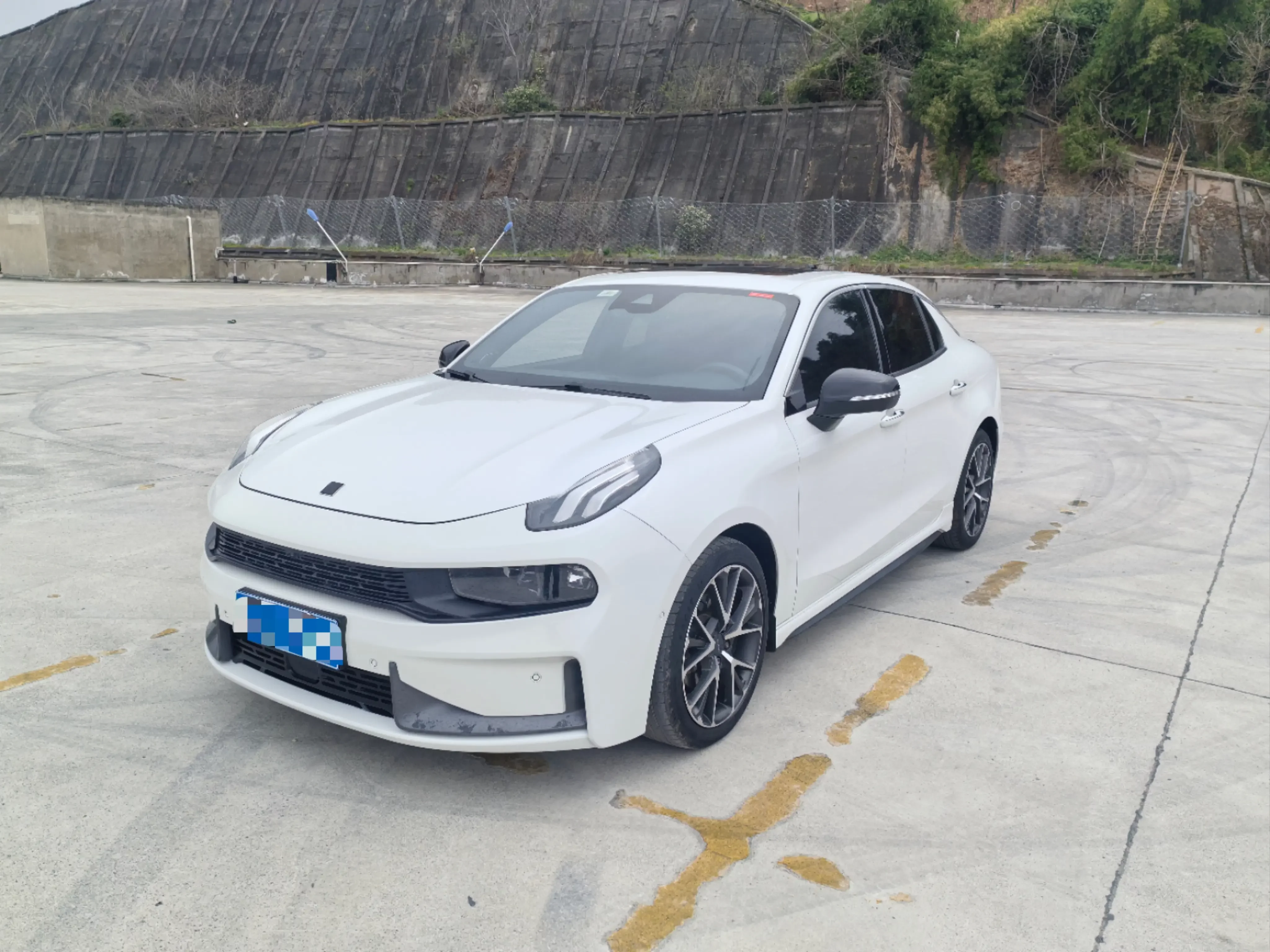 Lynk & Co 03