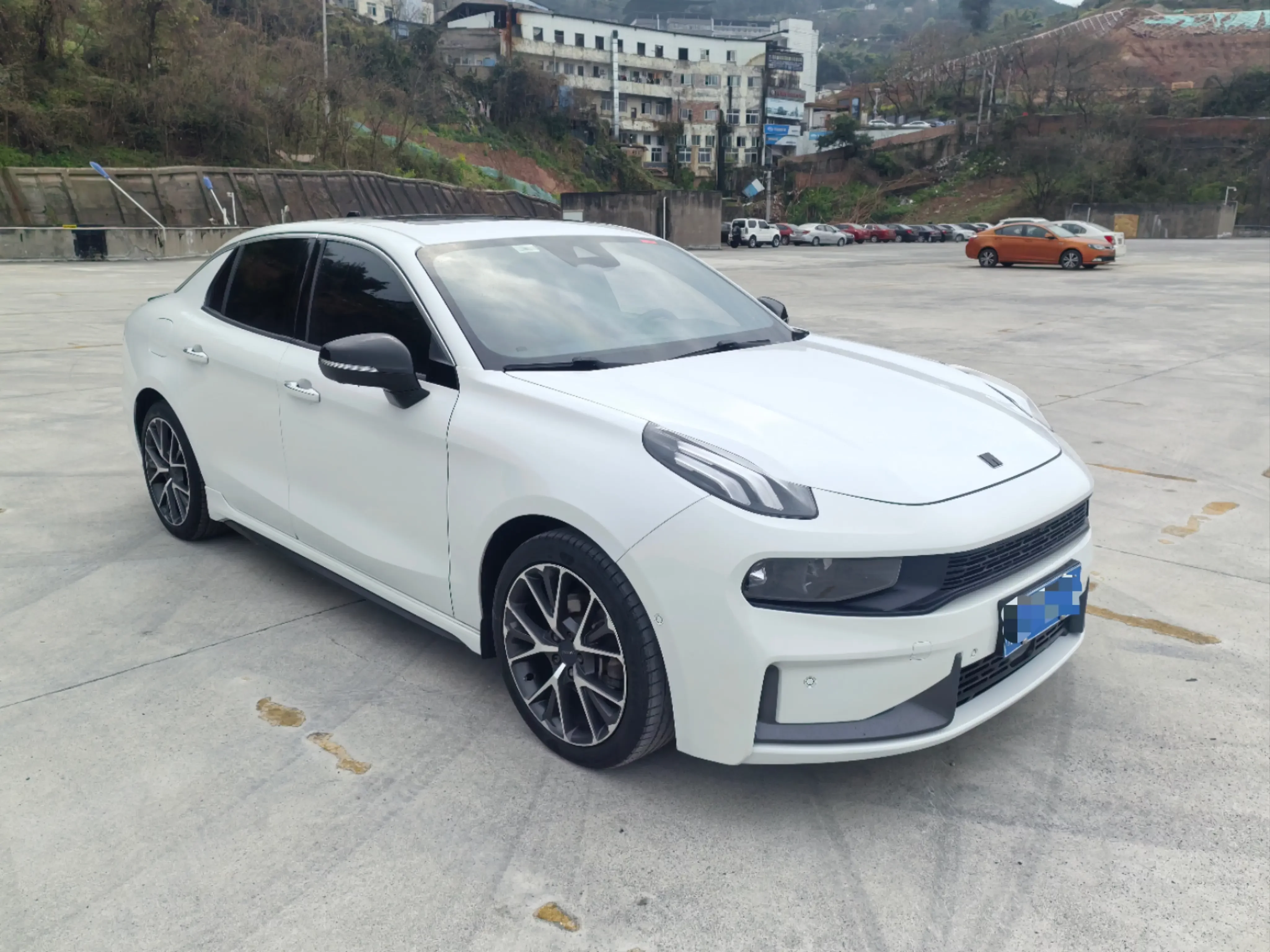 Lynk & Co 03