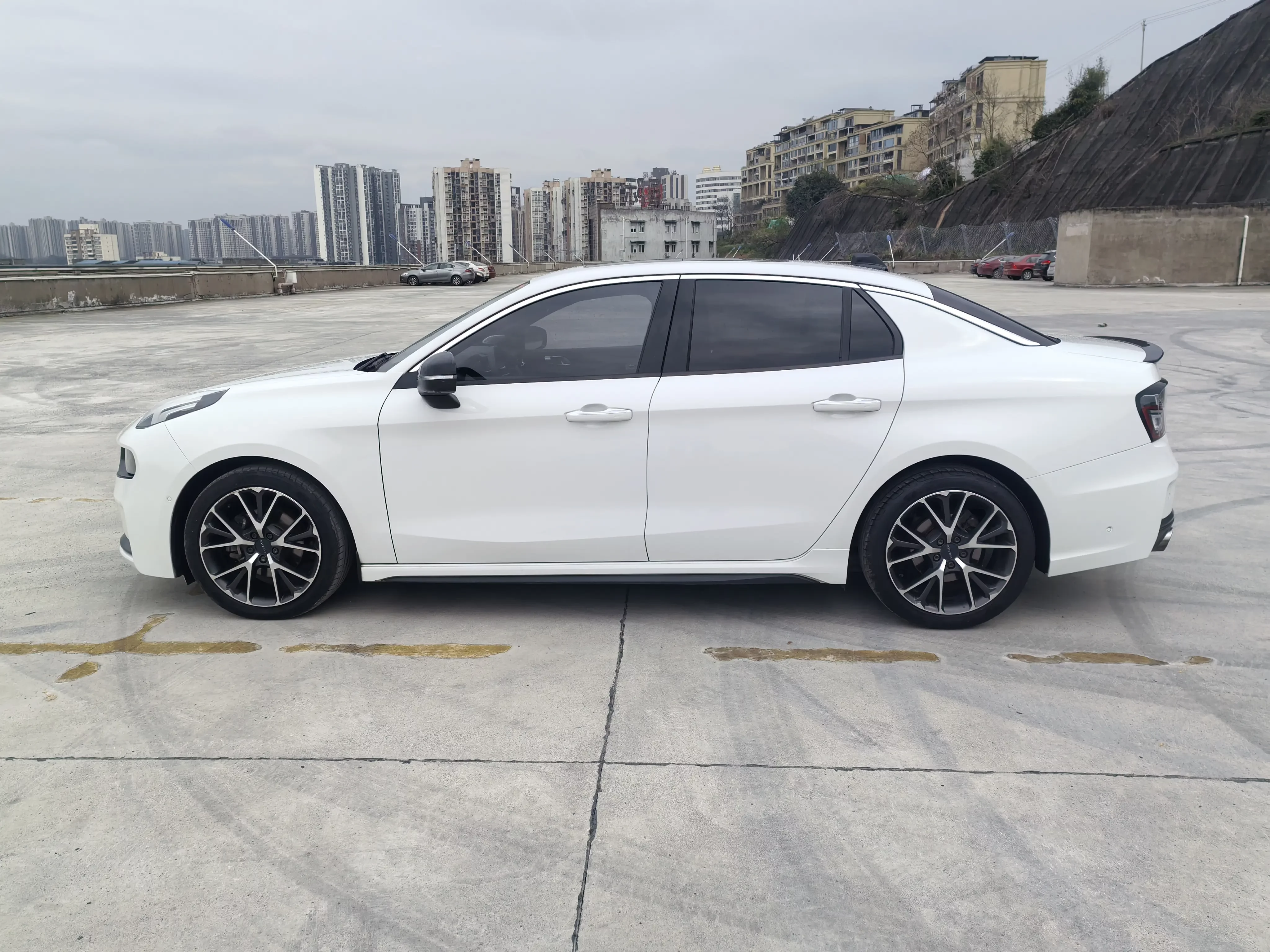 Lynk & Co 03