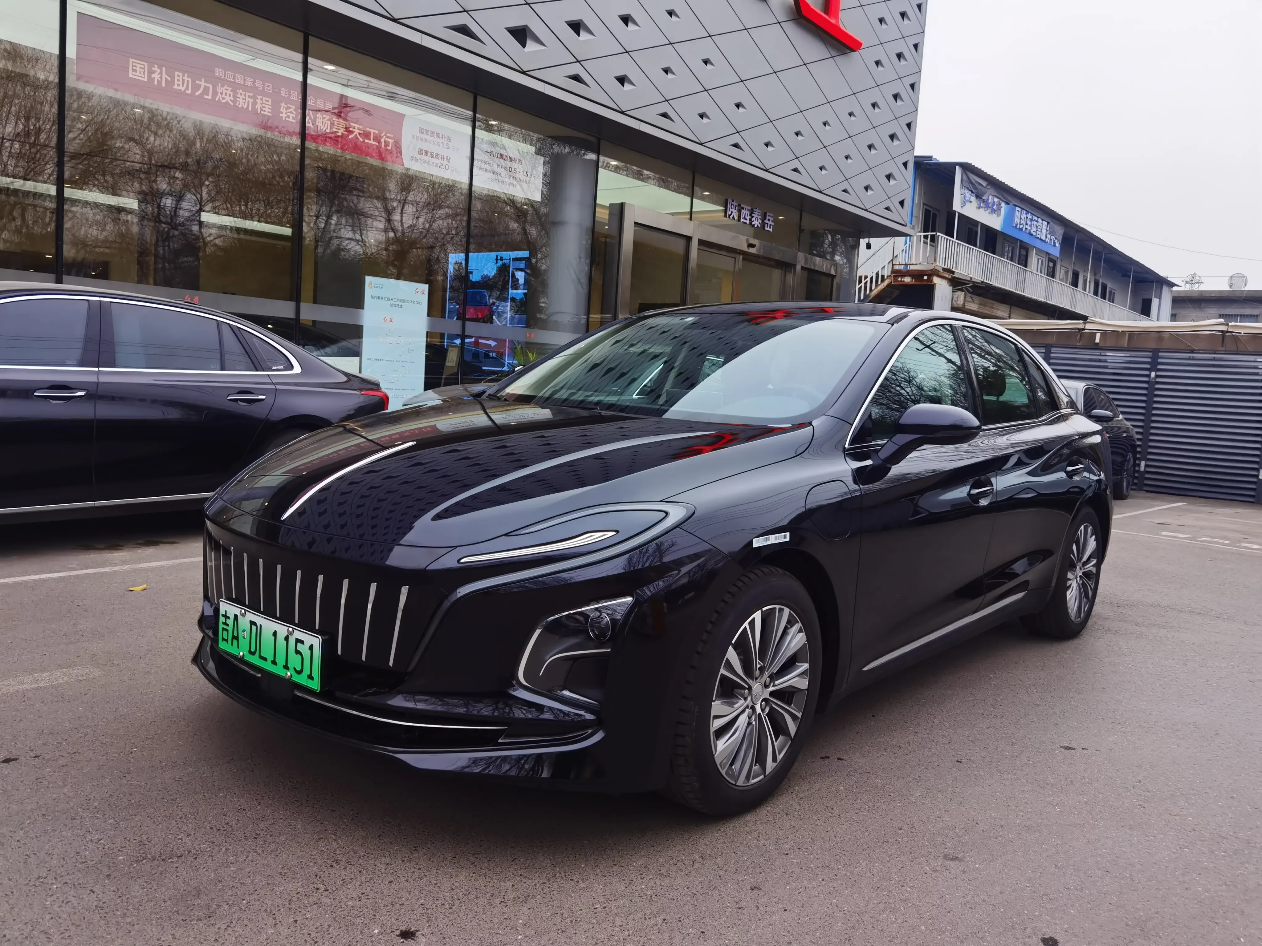 Hongqi E-QM5