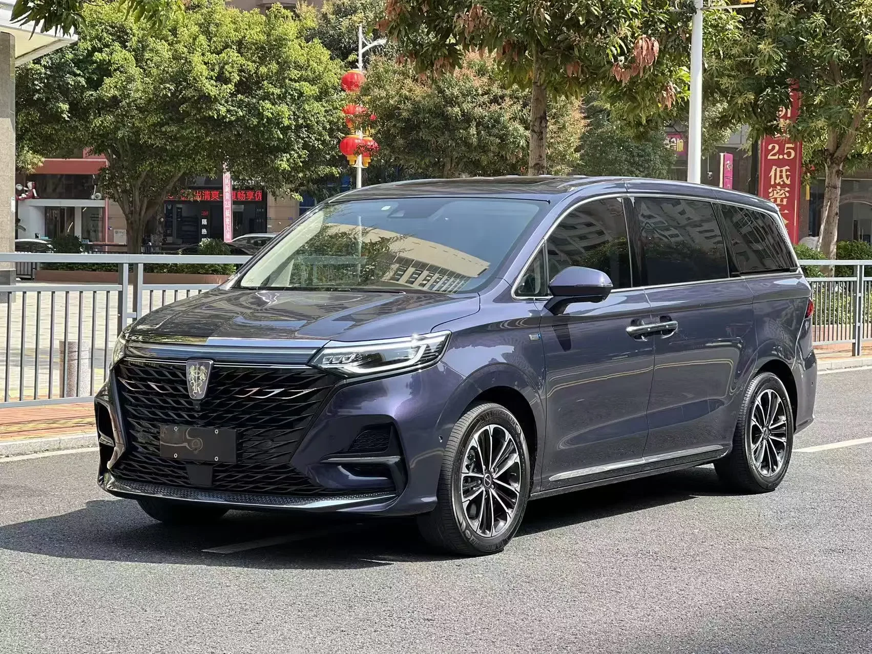 Roewe iMAX8