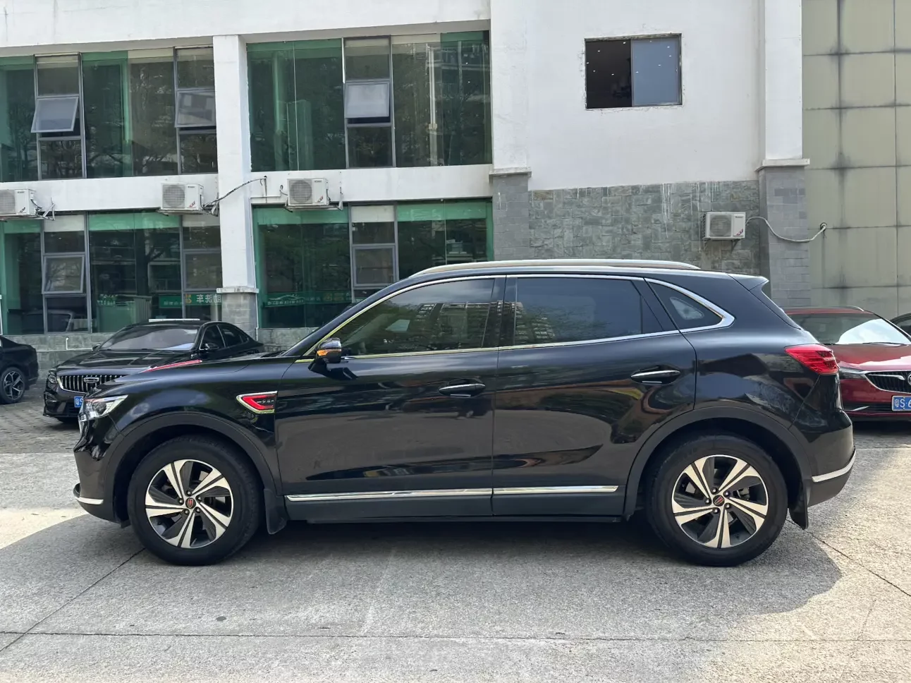 Hongqi HS5