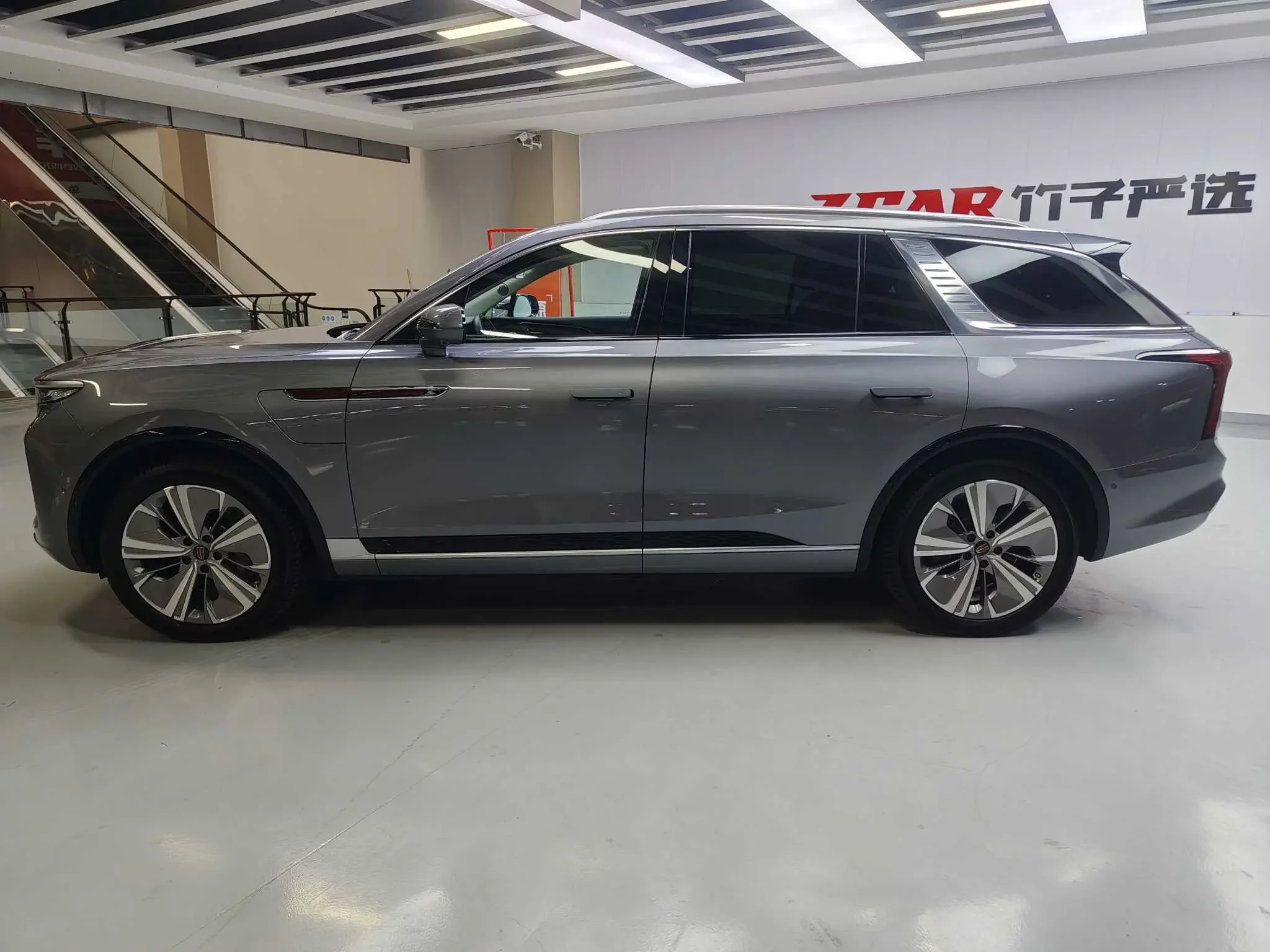 Hongqi E-HS9