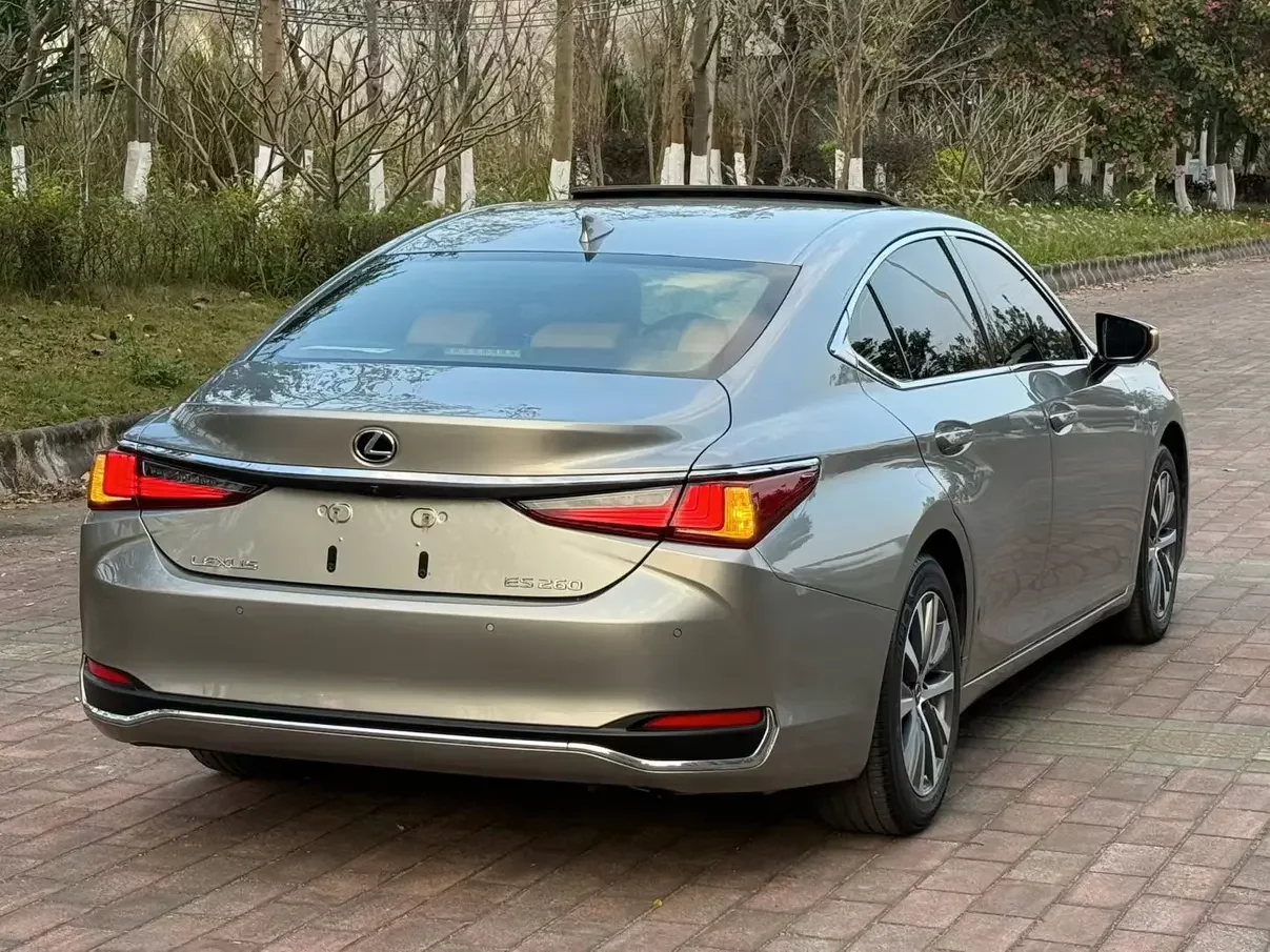 Lexus ES