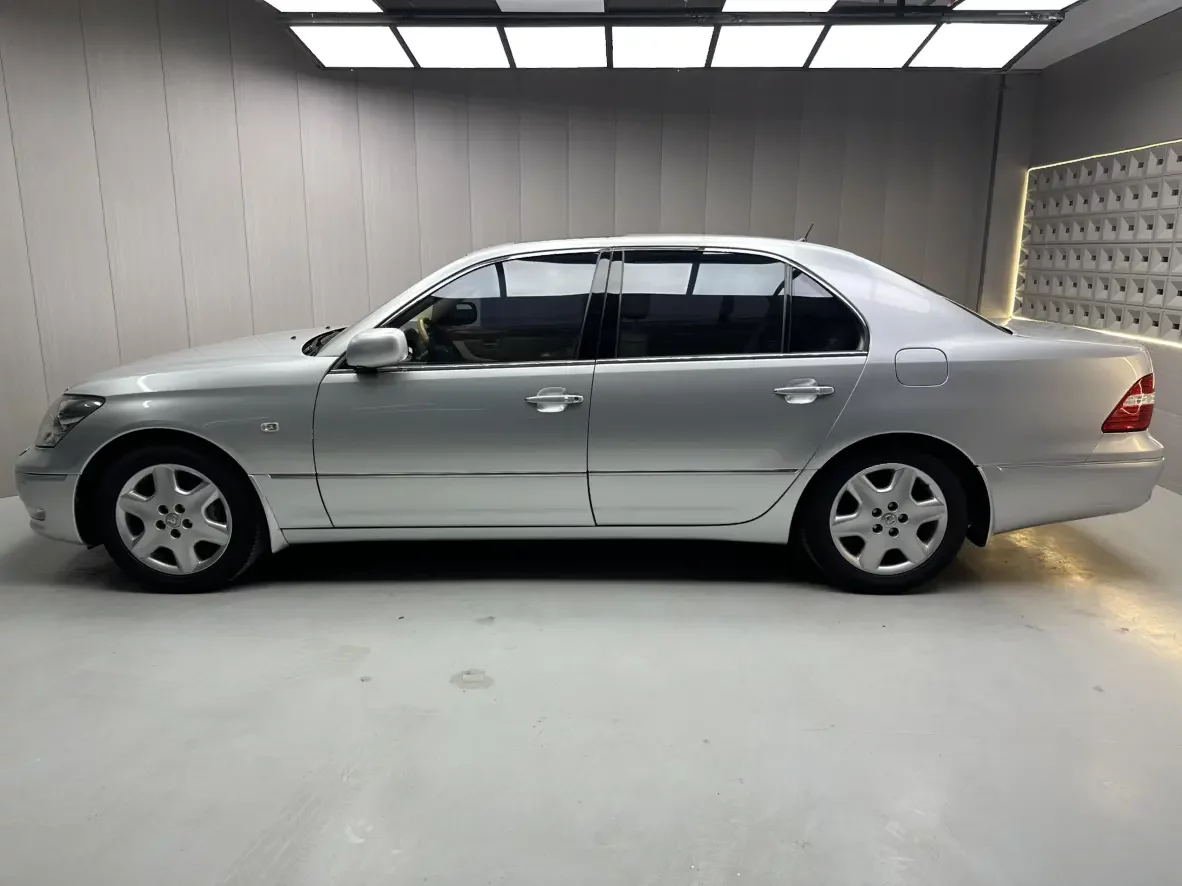 Lexus LS