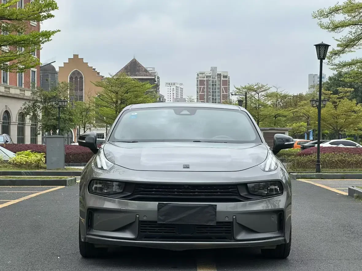 Lynk & Co 03