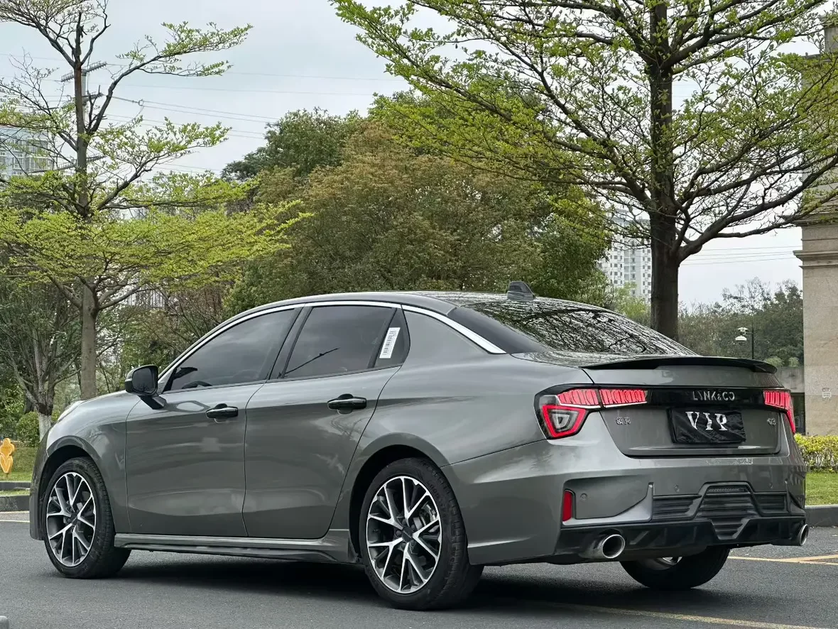Lynk & Co 03
