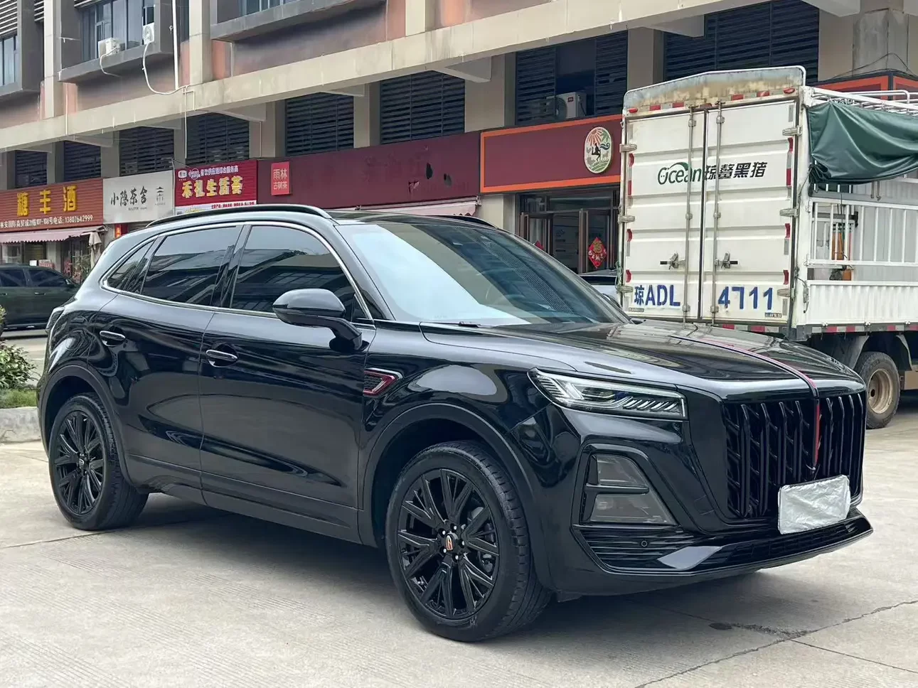 Hongqi HS5