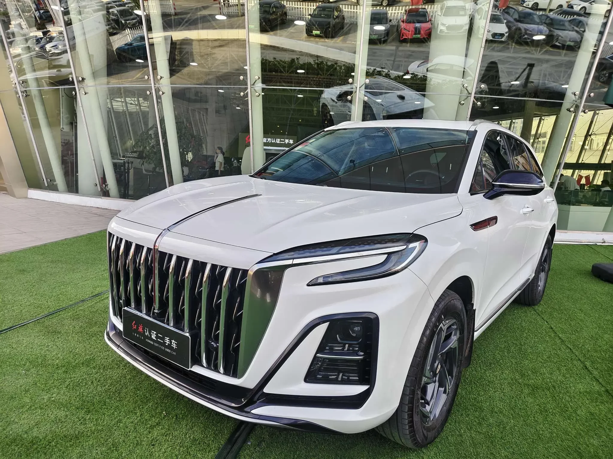Hongqi HS3