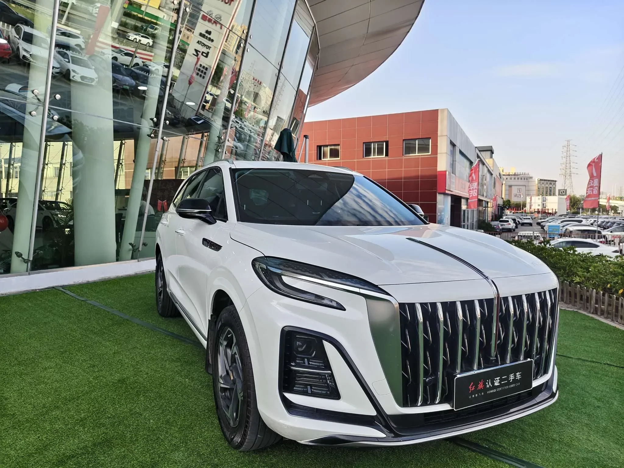 Hongqi HS3
