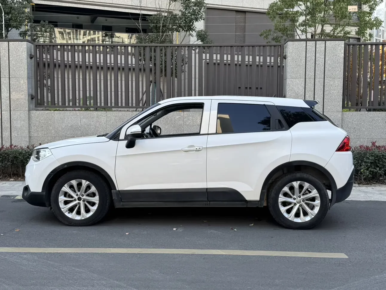 Brilliance China V3