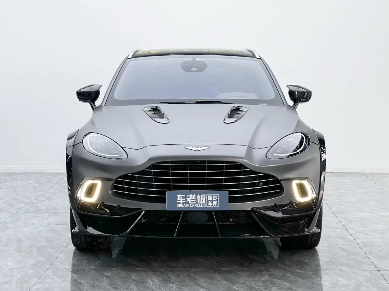 Aston Martin DBX